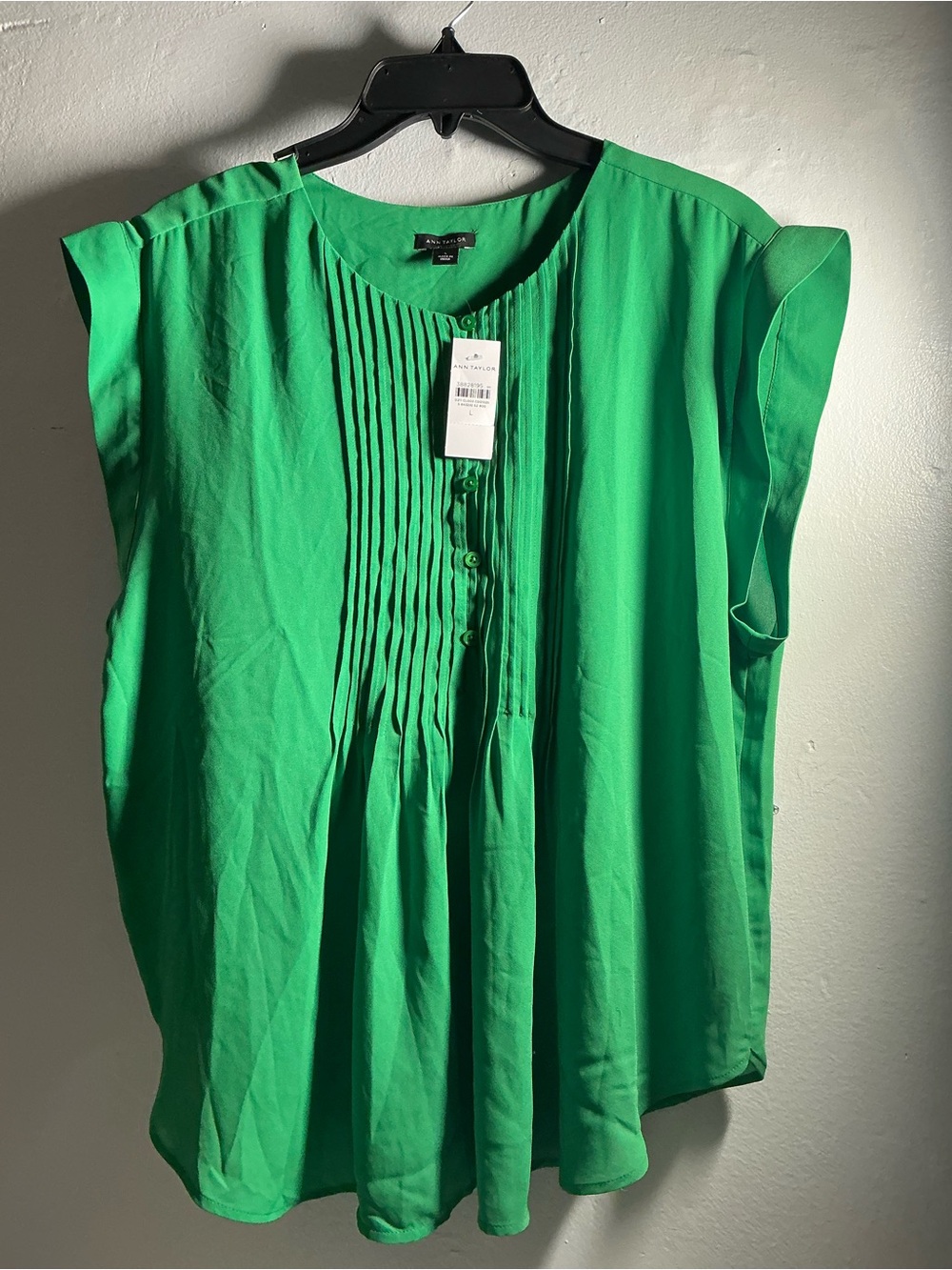 Ann Taylor Green Pintuck Sleeveless Blouse - size L